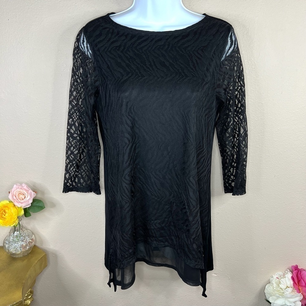Size 4 Chico’s Small Black Lace Blouse Zebra Stretch Lined Top